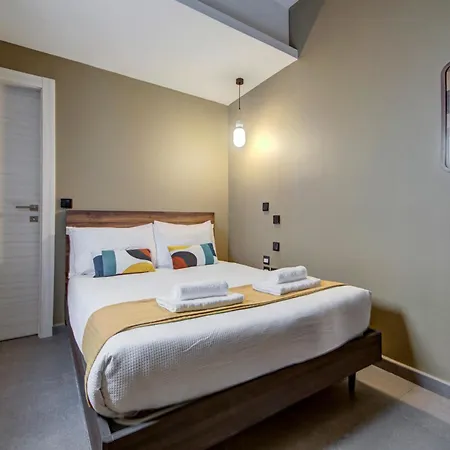 Spacious 4br Bugibba Square 1 Min *
