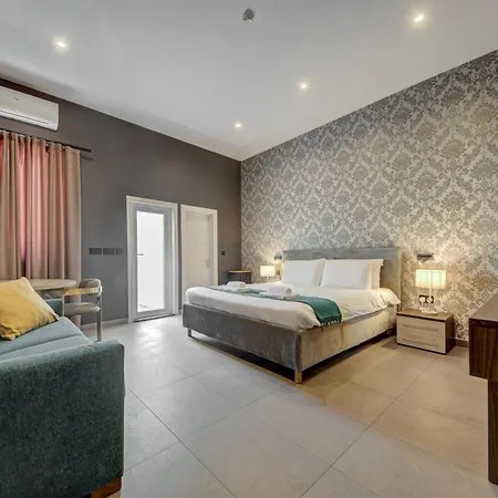 Spacious 4br Bugibba Square 1 Min *