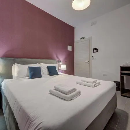 Spacious 4br Bugibba Square 1 Min 公寓