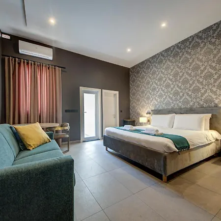 Spacious 4br Bugibba Square 1 Min *