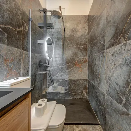 Spacious 4br Bugibba Square 1 Min Appartement *